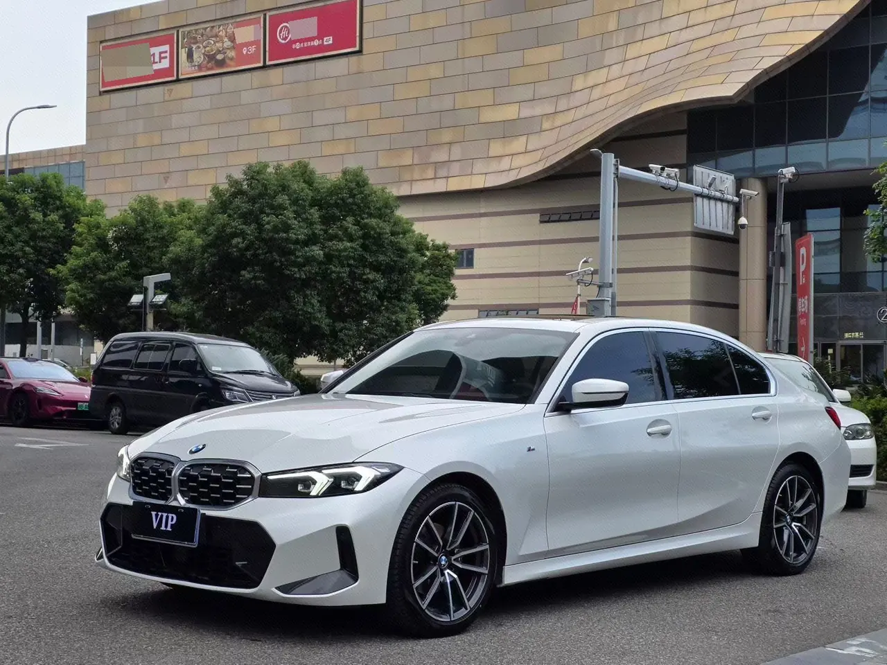 Открыть галерею: BMW 3 Series 2025 325Li 2.0T M Sports Suit Automatic Gear