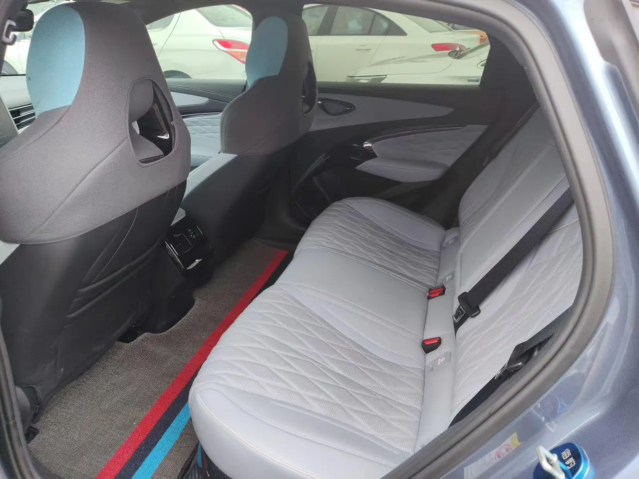 BYD 2022 seals 650km four-wheel drive performance version of automatic gear 4