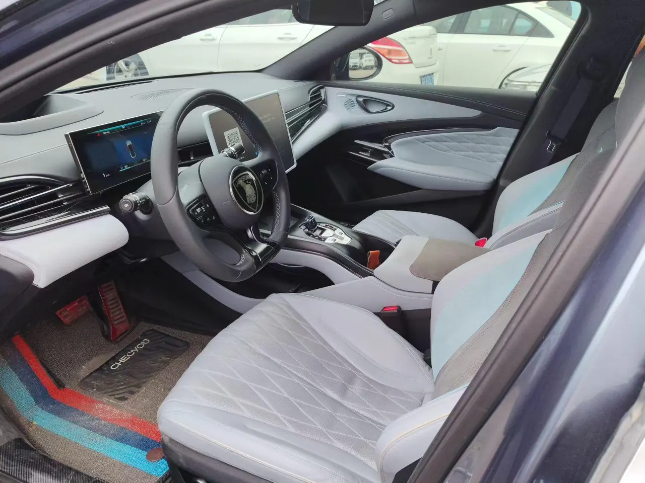 BYD 2022 seals 650km four-wheel drive performance version of automatic gear 5