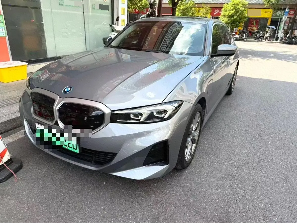 Open image lightbox: BMW 2022 i3 eDrive 35L automatic gear