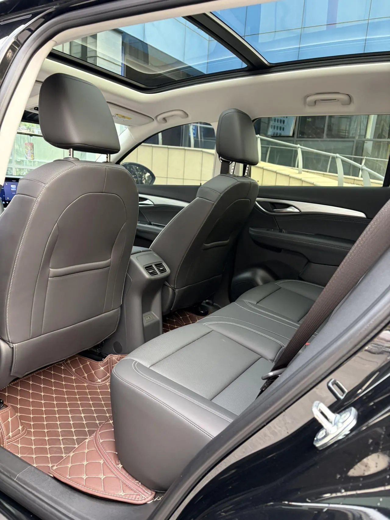 Buick 2025 Angkewei Plus 2.0T 28T Two-Drive Platinum Edition Automatic Gear 7