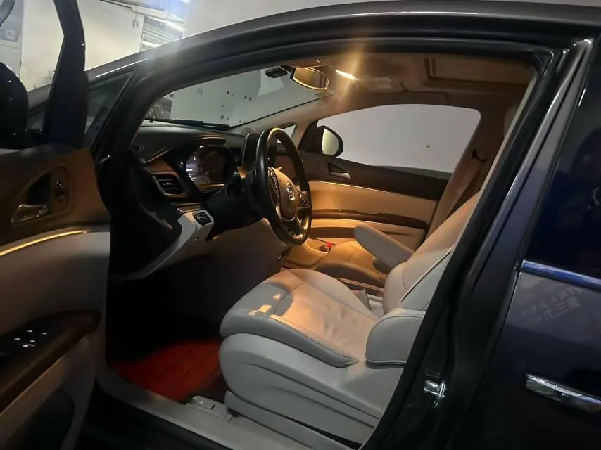 Buick 2021 GL8 Land Business Class 2.0T 652T Luxury Automatic Gear 3