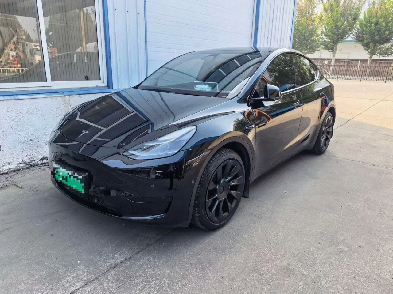 Open image lightbox: Tesla 2022 Model Y rear-wheel drive version (facelift) automatic gear