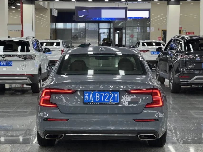 Volvo 2022 S60 48V 2.0T B4 Zhiyi Deluxe Edition Automatic Gear 3