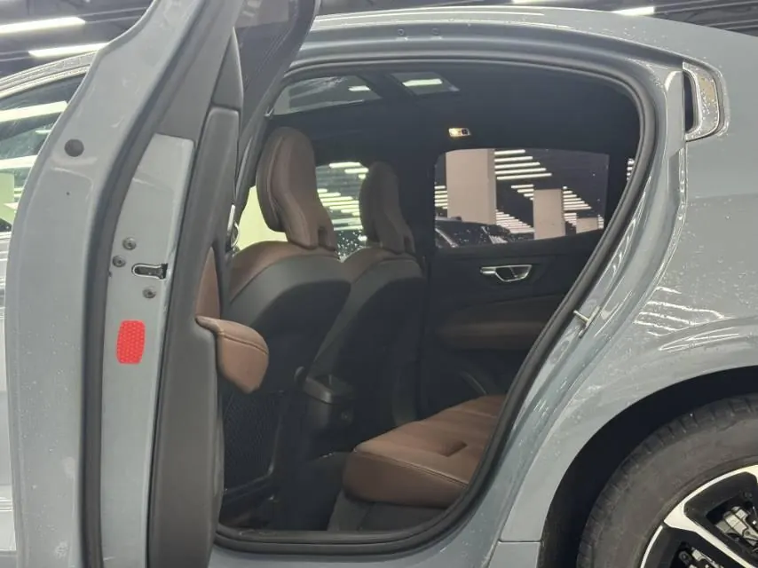 Volvo 2022 S60 48V 2.0T B4 Zhiyi Deluxe Edition Automatic Gear 6
