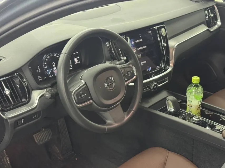 Volvo 2022 S60 48V 2.0T B4 Zhiyi Deluxe Edition Automatic Gear 8