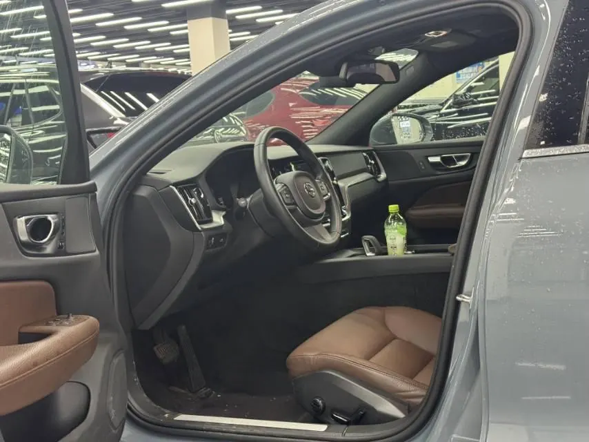 Volvo 2022 S60 48V 2.0T B4 Zhiyi Deluxe Edition Automatic Gear 9