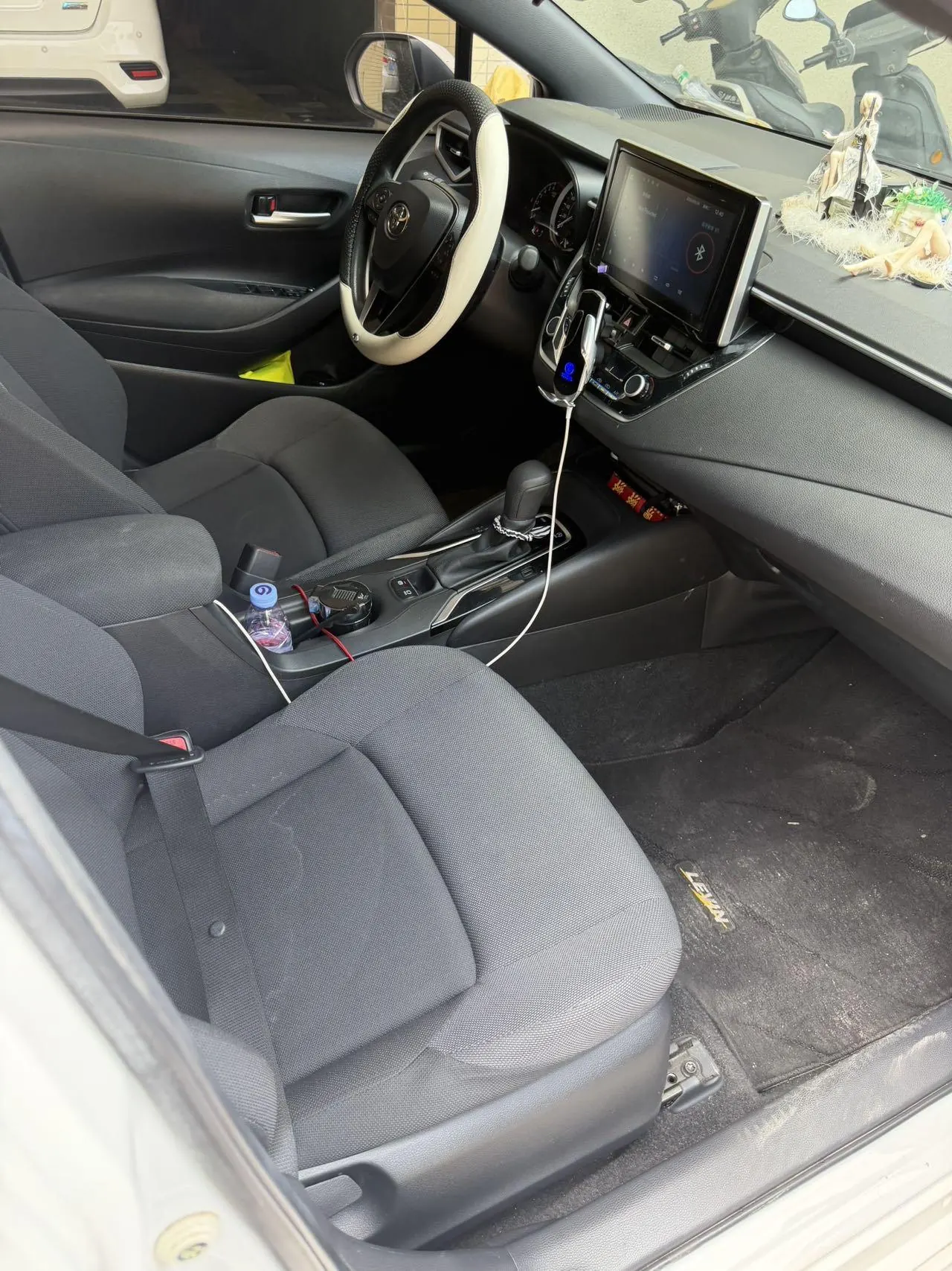 Toyota 2022 Lei Ling 1.2T Stepless 185T Deluxe Automatic Gear 4