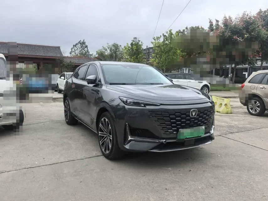 ChangAn 2022 UNI-K iDD 1.5T Blue Whale iDD Honorable Automatic Gear 3