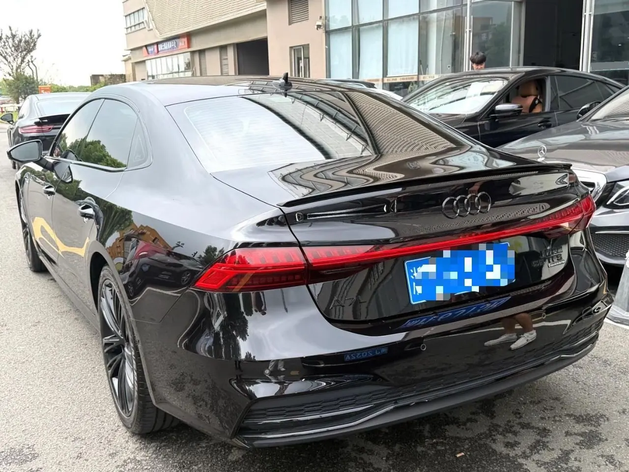 Audi 2022 A7L 48V 3.0TFSI 55TFSI Quattro S-line Zhiyuan Obsidian Black Suit Automatic Gear 10