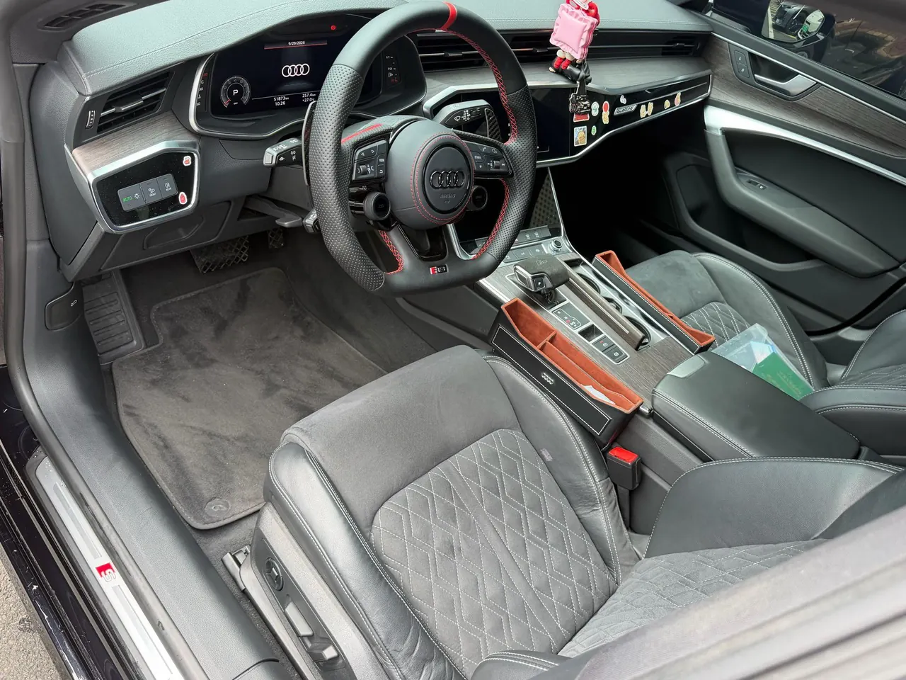 Audi 2022 A7L 48V 3.0TFSI 55TFSI Quattro S-line Zhiyuan Obsidian Black Suit Automatic Gear 6