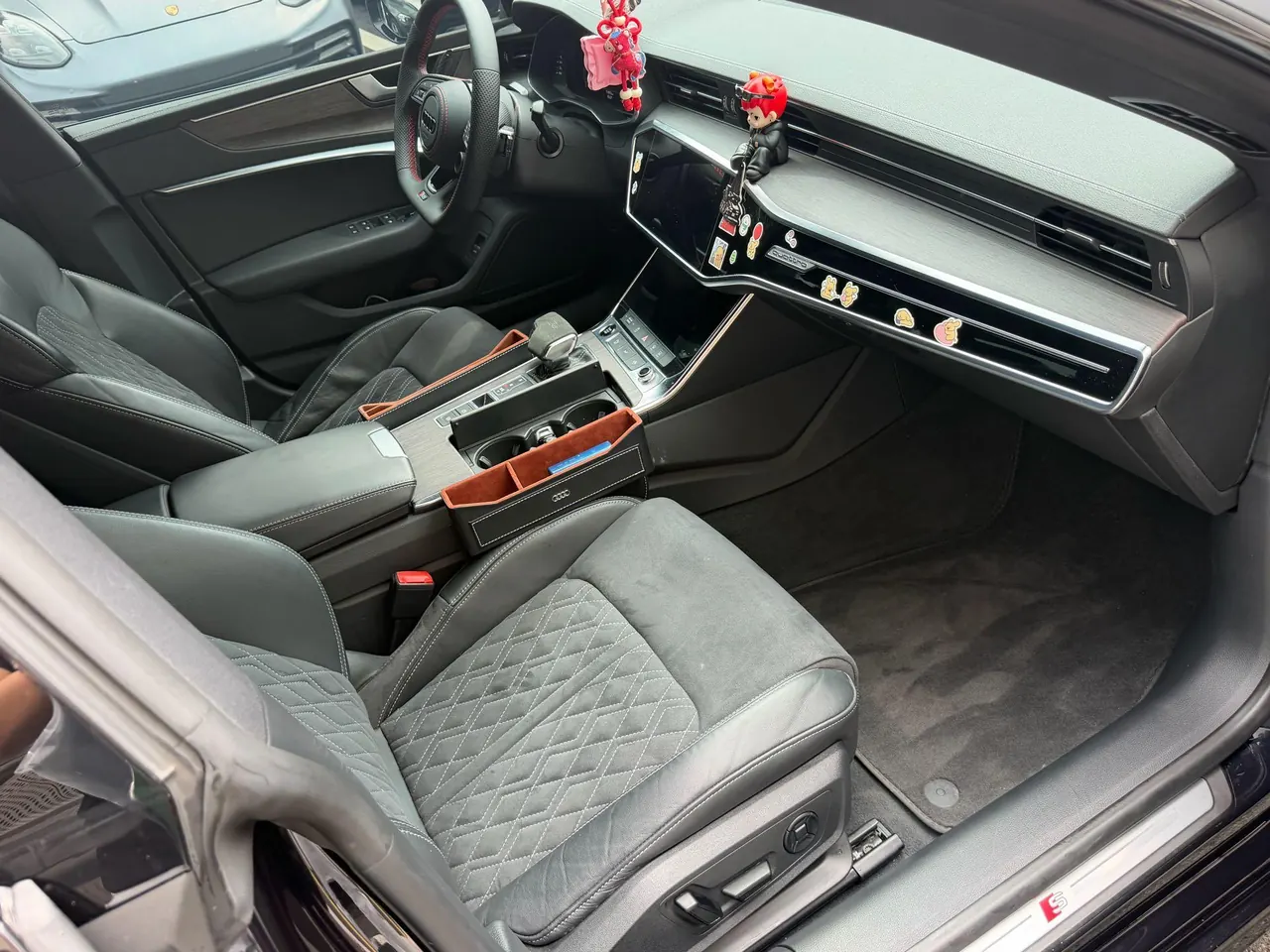 Audi 2022 A7L 48V 3.0TFSI 55TFSI Quattro S-line Zhiyuan Obsidian Black Suit Automatic Gear 8