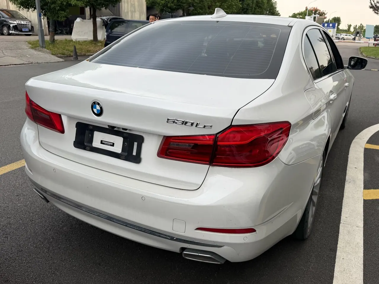 BMW 5 series new energy 2020 530Le 2.0T mileage upgraded luxury package automatic gear 11