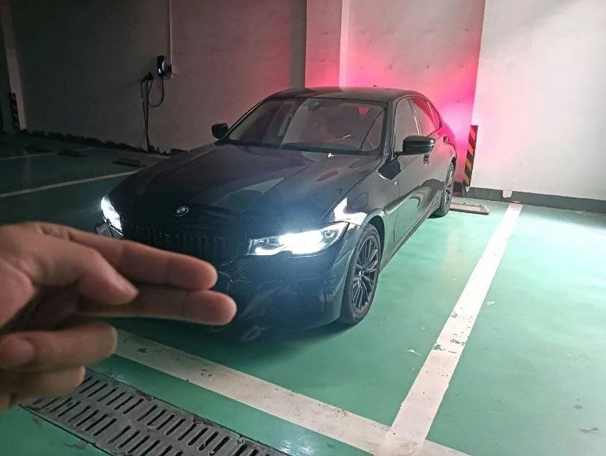 Открыть галерею: BMW 3 Series 2022 325Li 2.0T M Sports Obsidian Night Kit (Changed) Automatic Gear