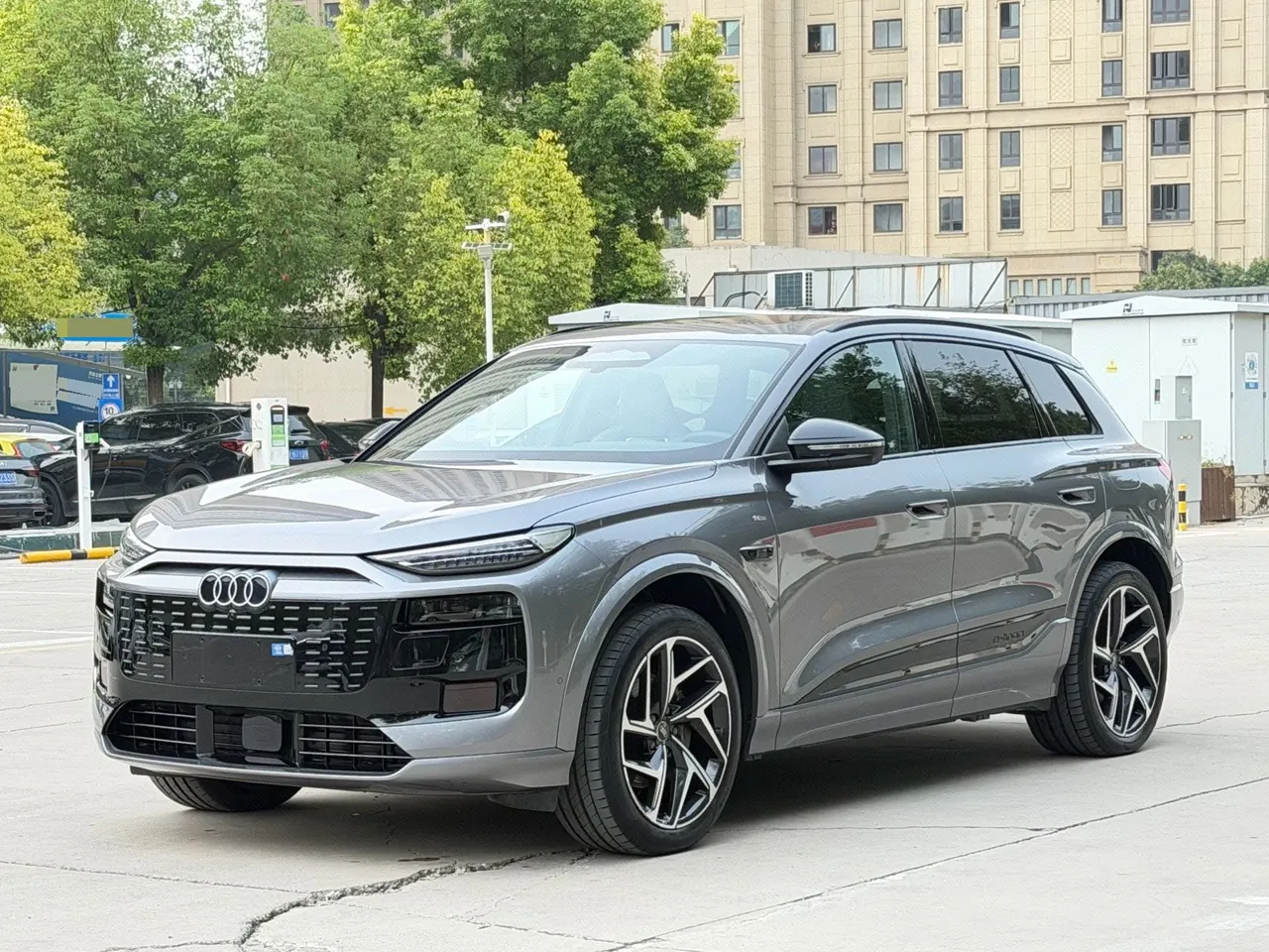 Audi 2026 Q6L Sportback e-tron Starts Pilot Edition Automatic Gear - View 1