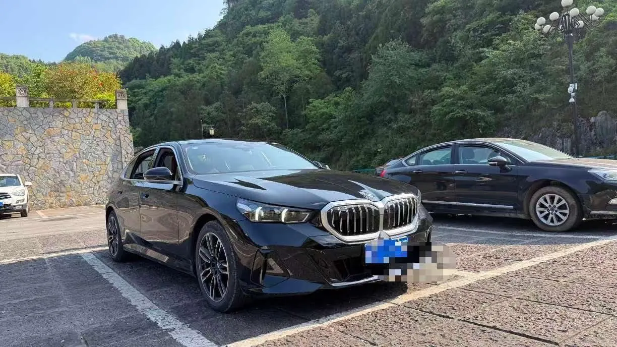 BMW 5 Series 2026 model 530Li 48V 2.0T Leading Edition M Sport Package Automatic 6