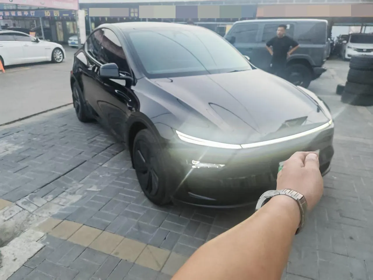 Tesla 2026 Model Y Rear-Wheel-Drive Automatic 2