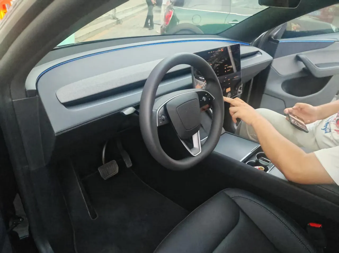 Tesla 2026 Model Y Rear-Wheel-Drive Automatic 3