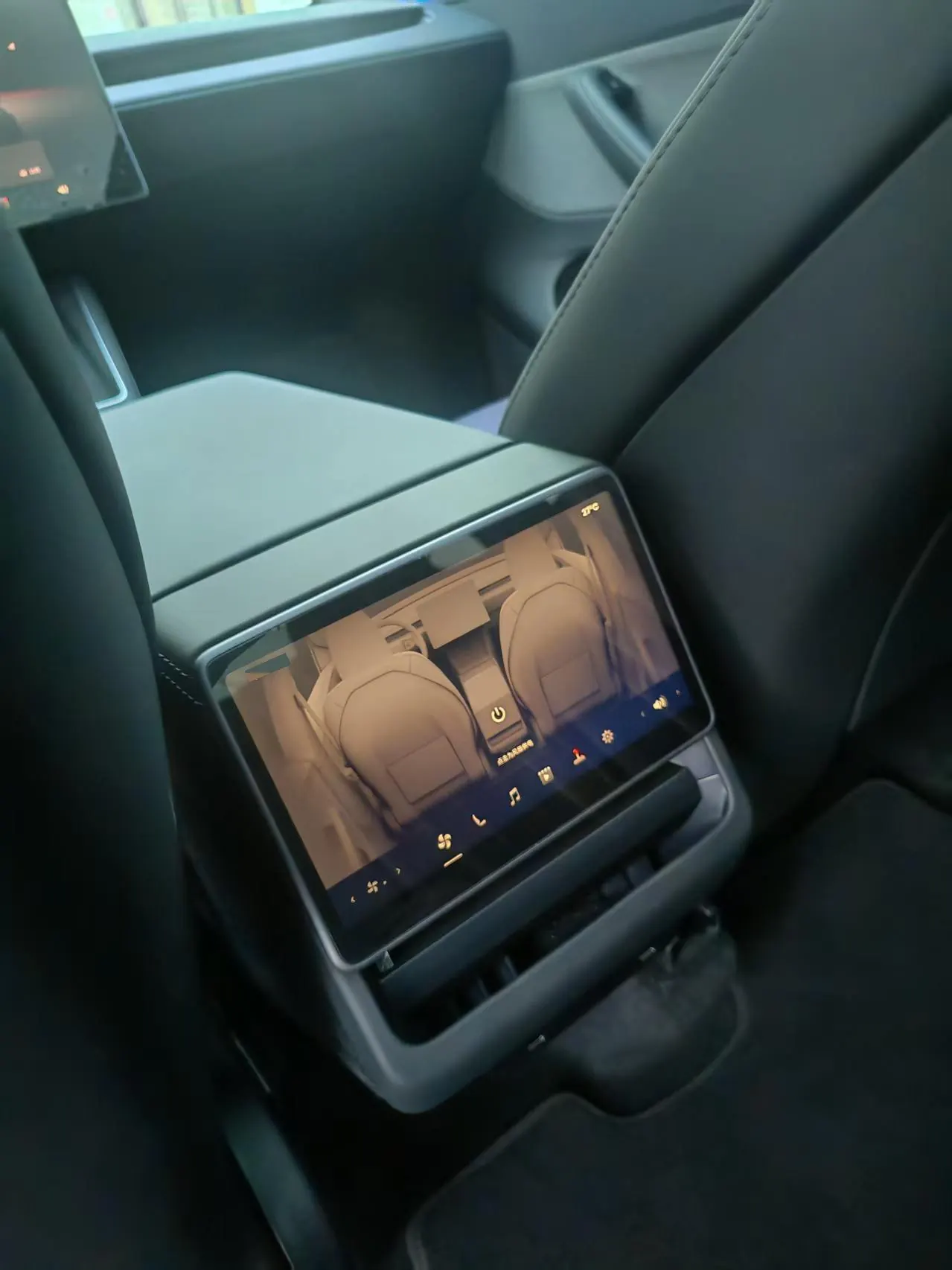 Tesla 2026 Model Y Rear-Wheel-Drive Automatic 4