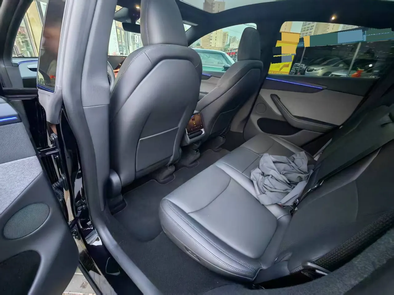 Tesla 2026 Model Y Rear-Wheel-Drive Automatic 5