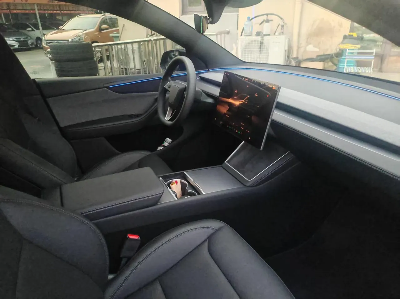 Tesla 2026 Model Y Rear-Wheel-Drive Automatic 6