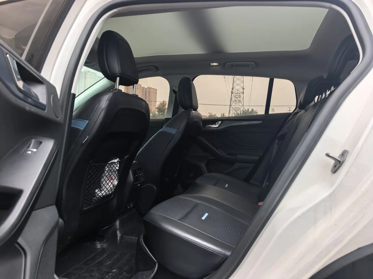 Ford 2021 Fox-hatchback 1.5T EcoBoost 180 Hunting Tide Automatic Gear 3