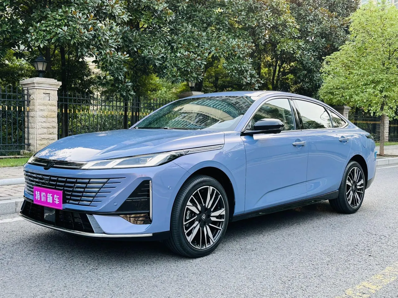 Открыть галерею: ChangAn 2026 Yidong HEV 1.5 Blue Whale Super Qing Zhixiang Automatic Gear