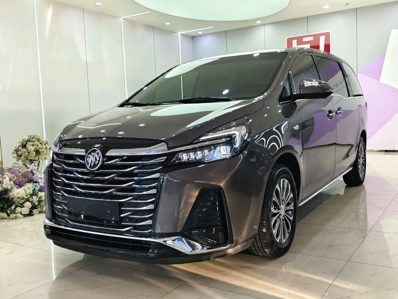 打开图片灯箱:Buick 2022 GL8 Land Business Class 48V 2.0T 652T Smart and Honorable Automatic Gear