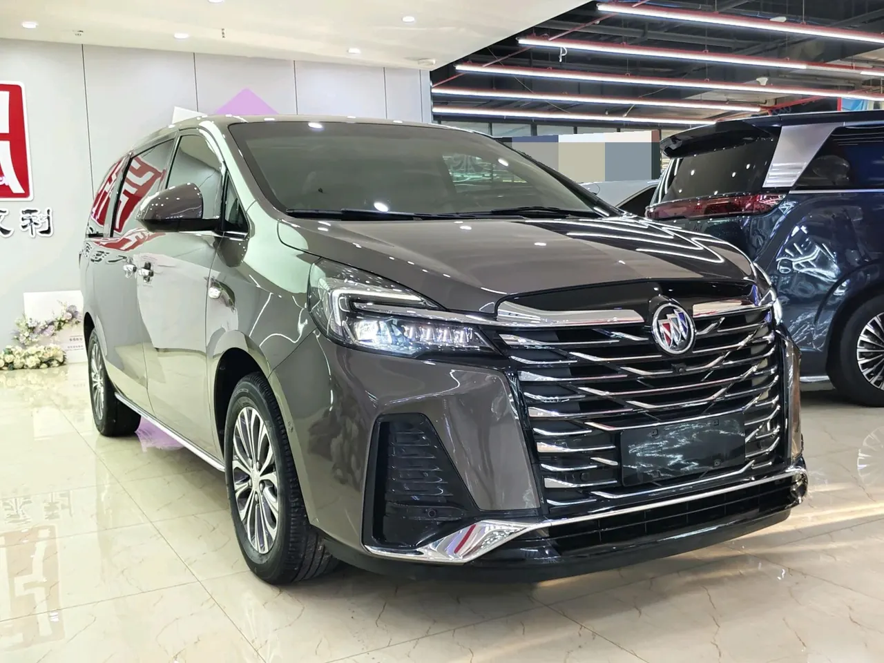 Buick 2022 GL8 Land Business Class 48V 2.0T 652T Smart and Honorable Automatic Gear 3