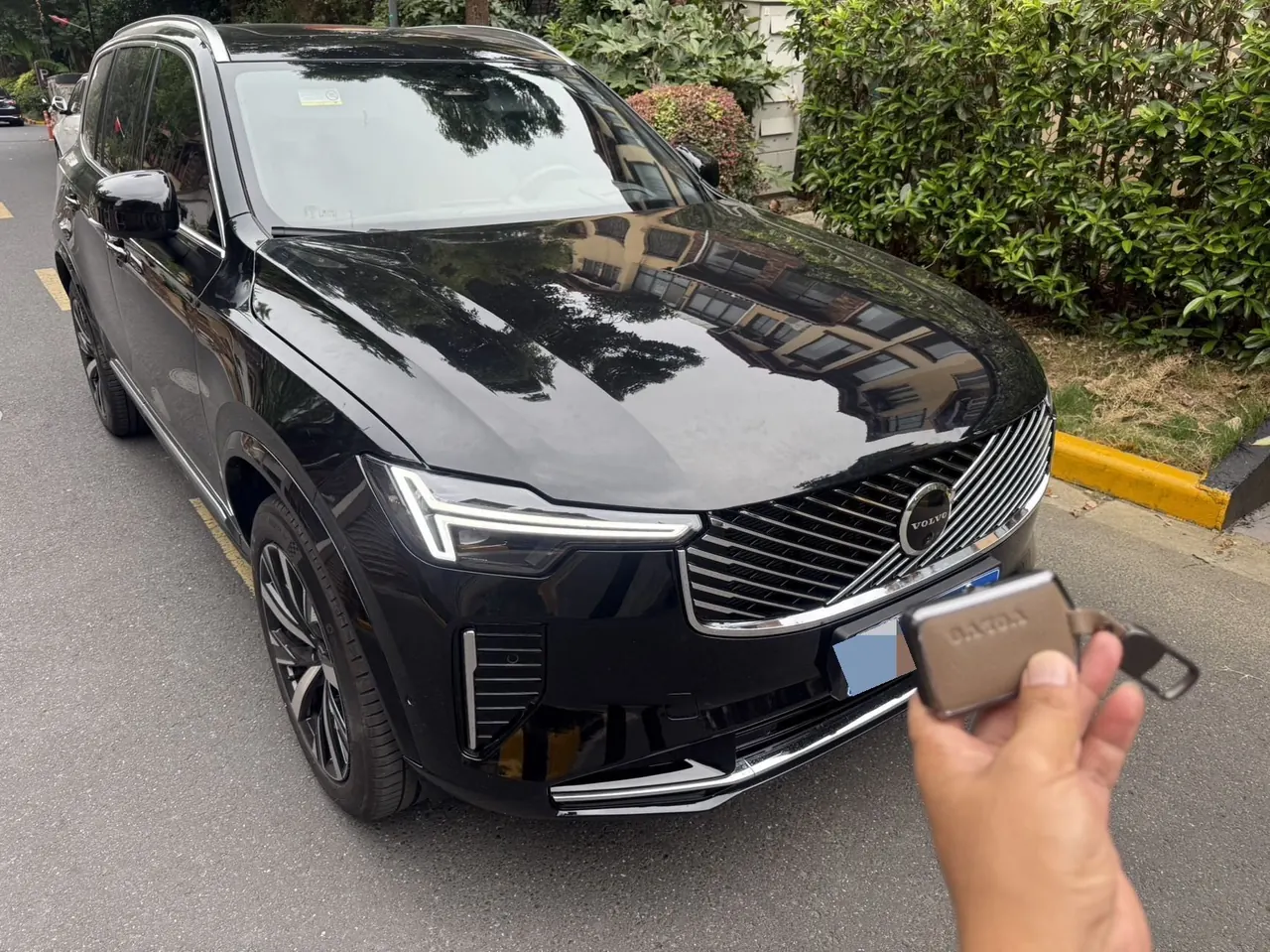 Volvo XC90 (Imported) 2026 XC90 48V 2.0T B6 Four-wheel Drive Zhiyuan Deluxe Edition 6-seat Automatic Gear 2