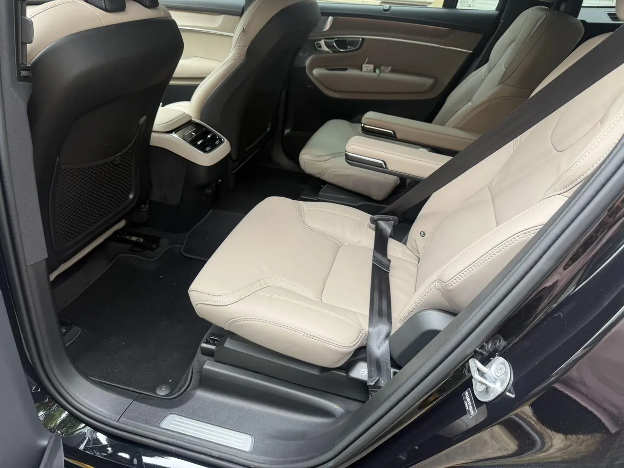 Volvo XC90 (Imported) 2026 XC90 48V 2.0T B6 Four-wheel Drive Zhiyuan Deluxe Edition 6-seat Automatic Gear 4