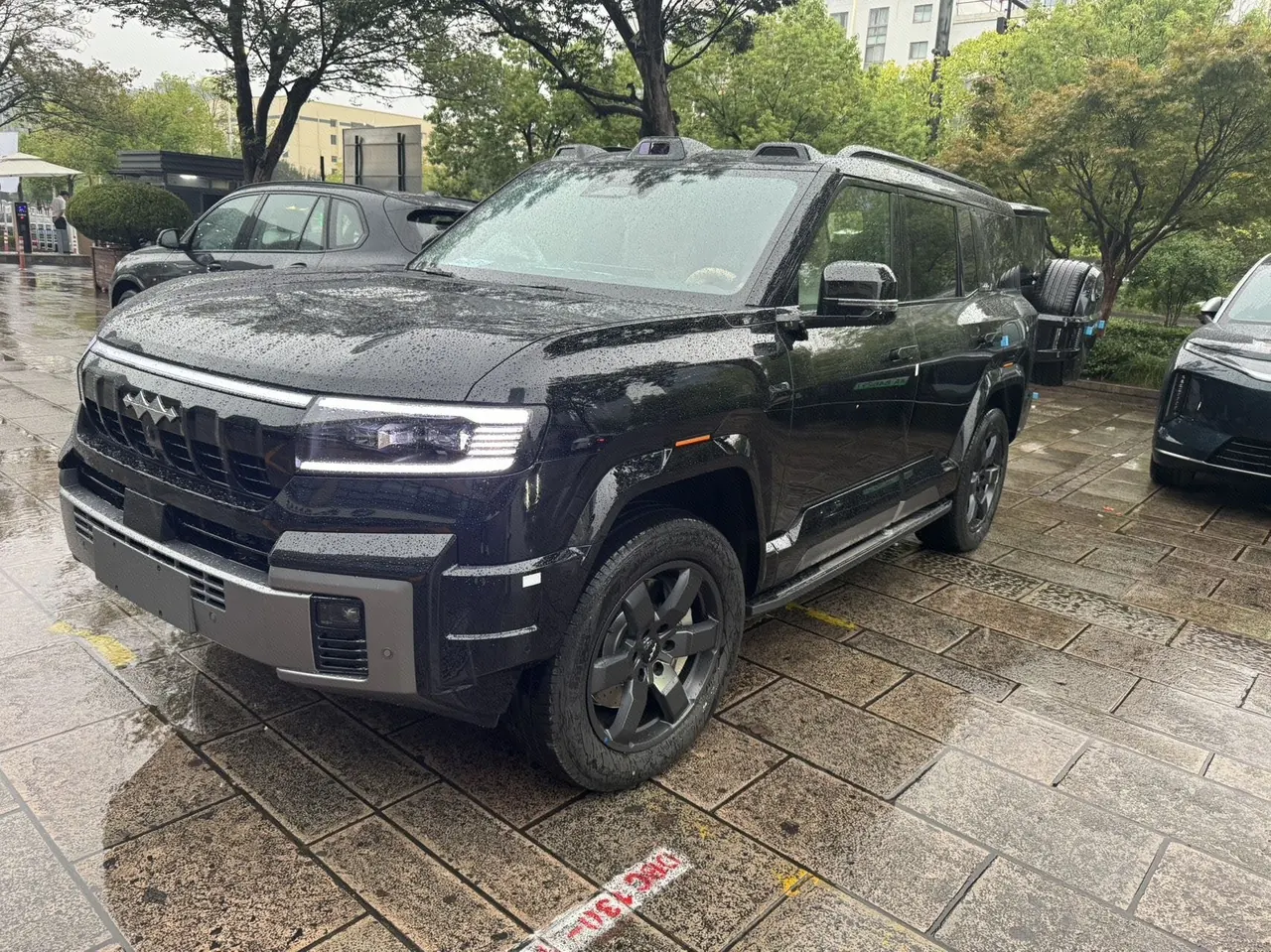 Открыть галерею: FangChengBao 2026 Leopard 8 2.0T Stepless Flash Charge 7-seat Automatic Gear