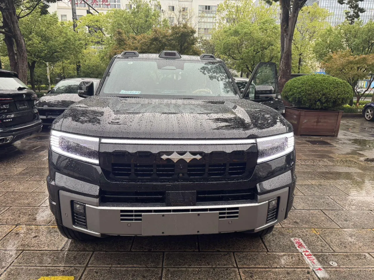 FangChengBao 2026 Leopard 8 2.0T Stepless Flash Charge 7-seat Automatic Gear 2