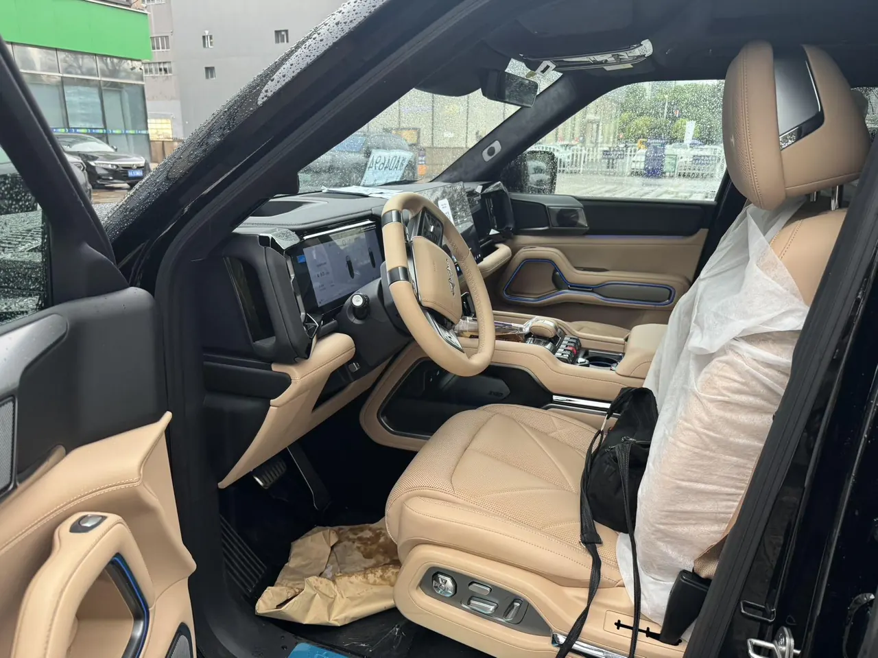 FangChengBao 2026 Leopard 8 2.0T Stepless Flash Charge 7-seat Automatic Gear 4