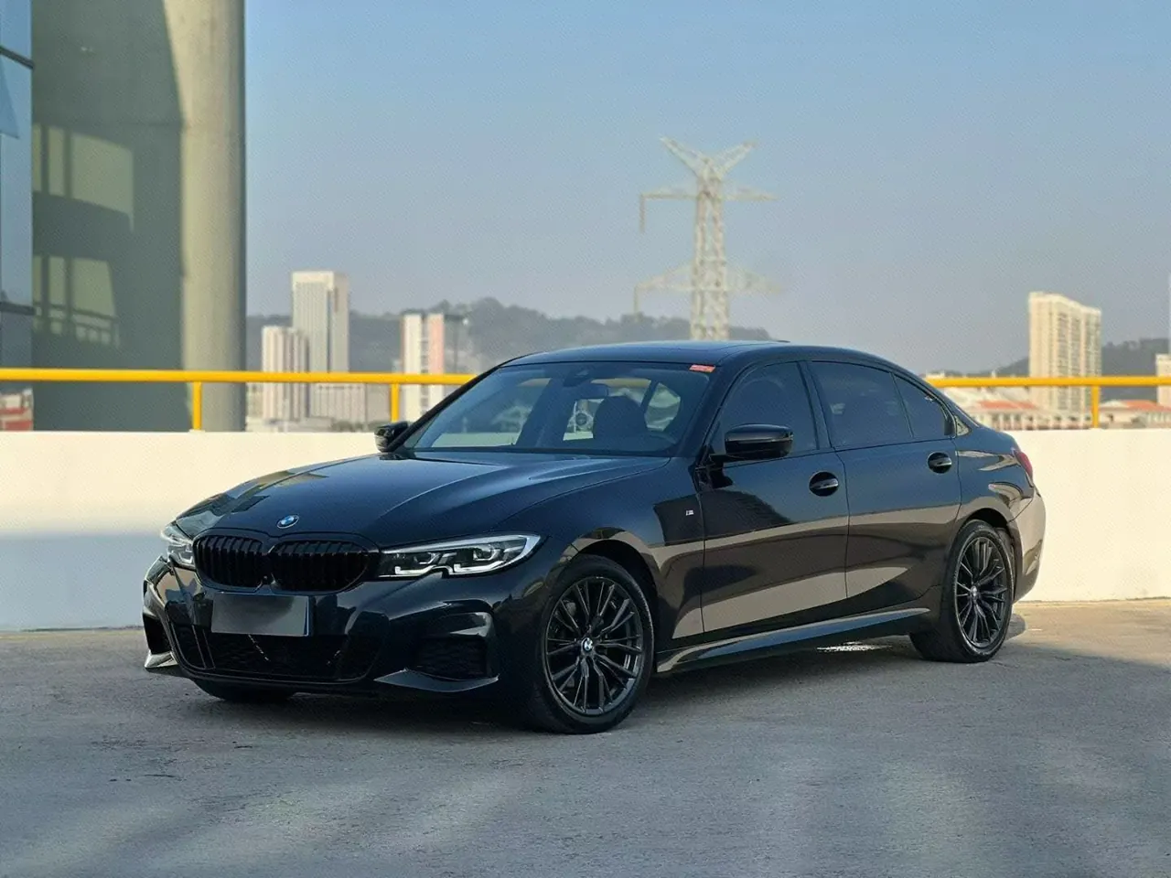 Открыть галерею: BMW 3 Series 2021 325Li 2.0T M Sports Obsidian Night Suit Automatic Gear