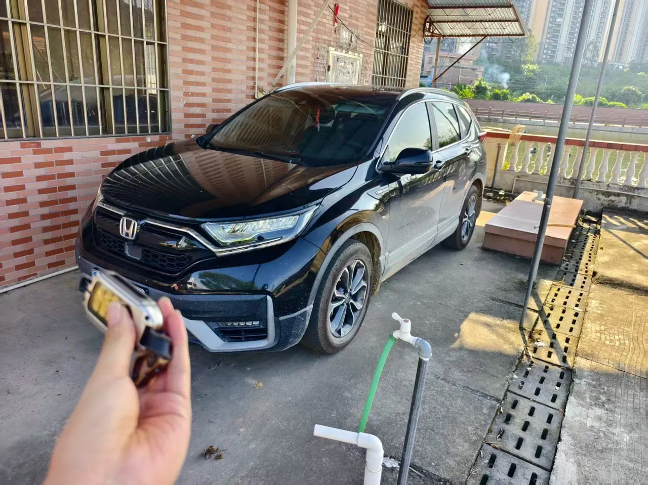 打开图片灯箱:Honda 2021 CR-V hybrid 2.0 stepless two-wheel drive sharp and clean version automatic transmission