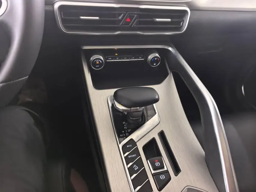 Geely 2021 Plantronics 1.4T Diamond Edition Automatic Gear 3