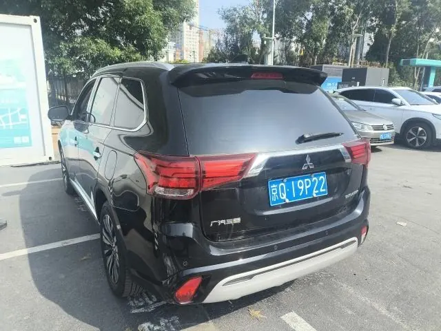 Mitsubishi 2021 Outlander 2.4 stepless four-wheel drive to enjoy the version of the 5-seat automatic gear 4