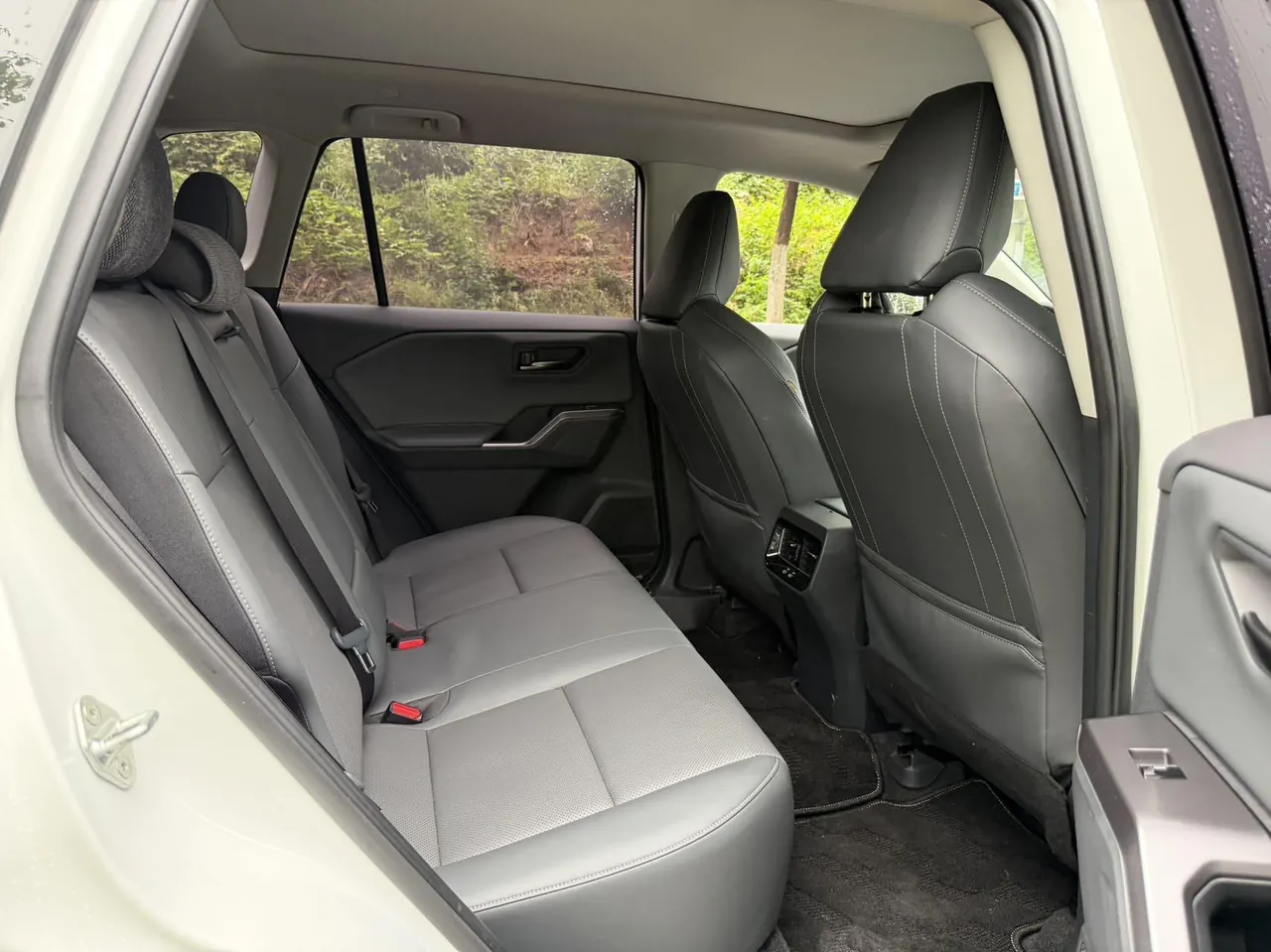 Toyota 2026 RAV4 Rongfong 2.0 Stepless Four-wheel Drive Deluxe Edition Automatic Gear 6