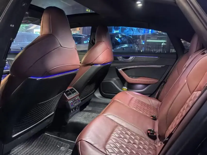 打开图片灯箱:Audi 2024 A7L 2.0TFSI 45TFSI Quattro S-line Black Samurai Edition Automatic Gear