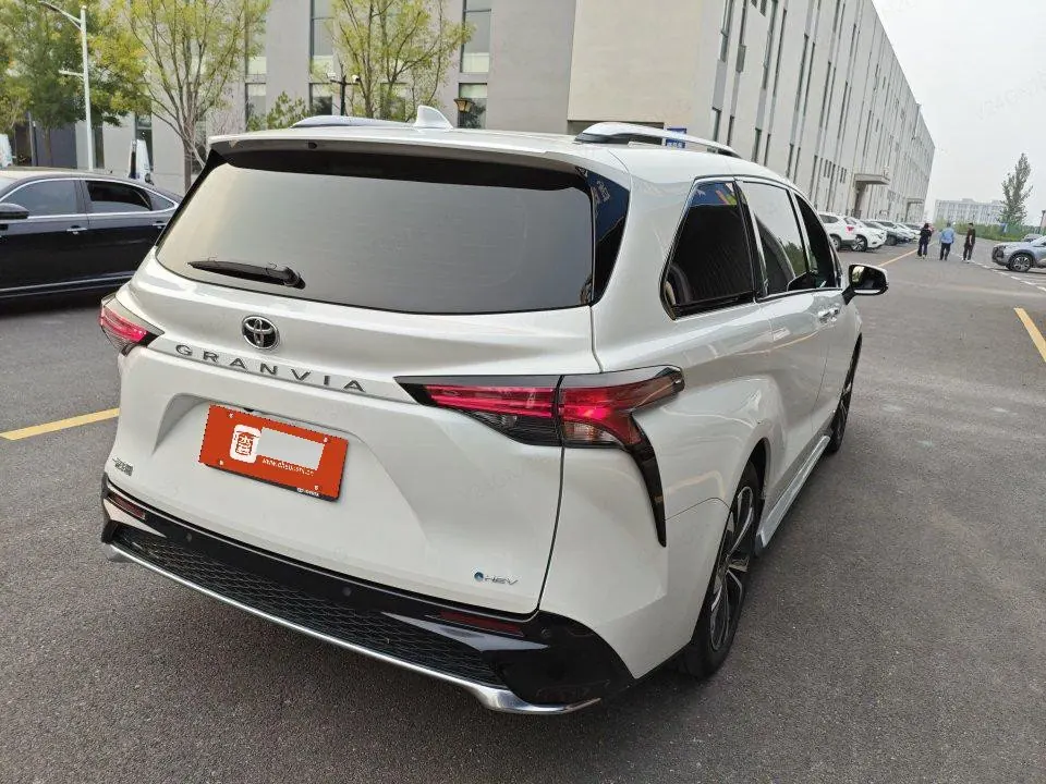 Toyota 2024 Grevia HYBRID 2.5 Stepless Premium PLUS Edition Automatic Gear 3