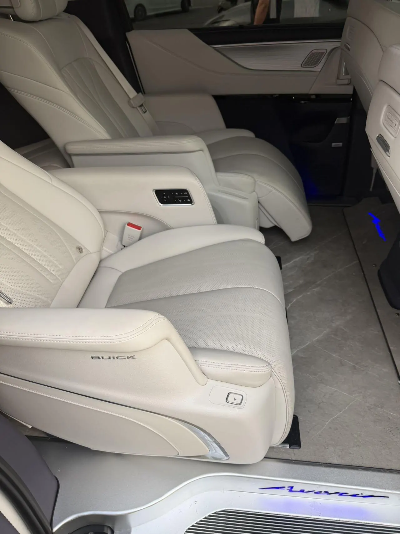 Buick 2026 GL8 Lu Zun PHEV 1.5T Luxury Edition Automatic Gear 6
