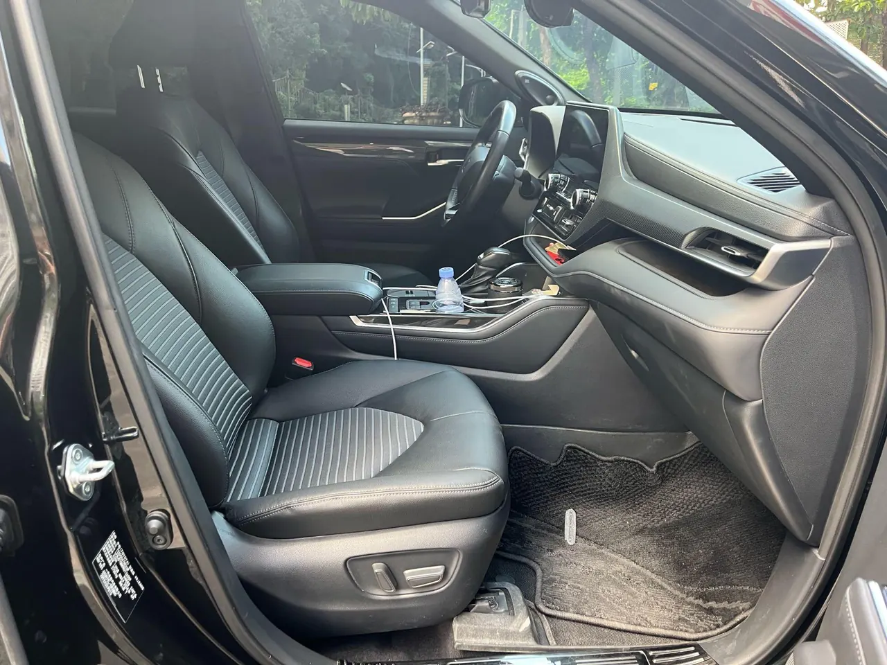 Toyota 2024 Crown Land Release HEV 2.5 Stepless Four-wheel Drive Premium Edition Automatic Gear 11