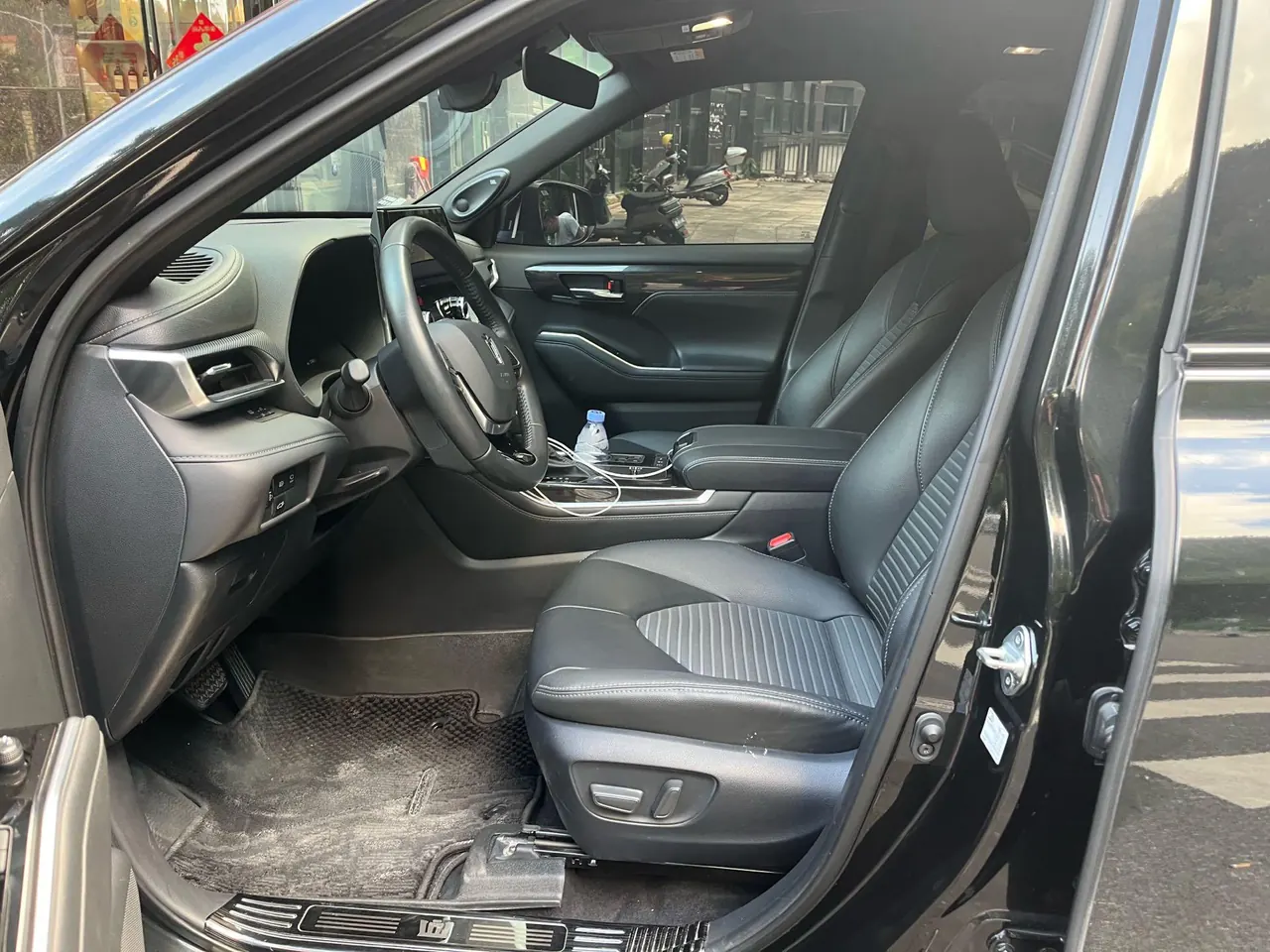 Toyota 2024 Crown Land Release HEV 2.5 Stepless Four-wheel Drive Premium Edition Automatic Gear 9