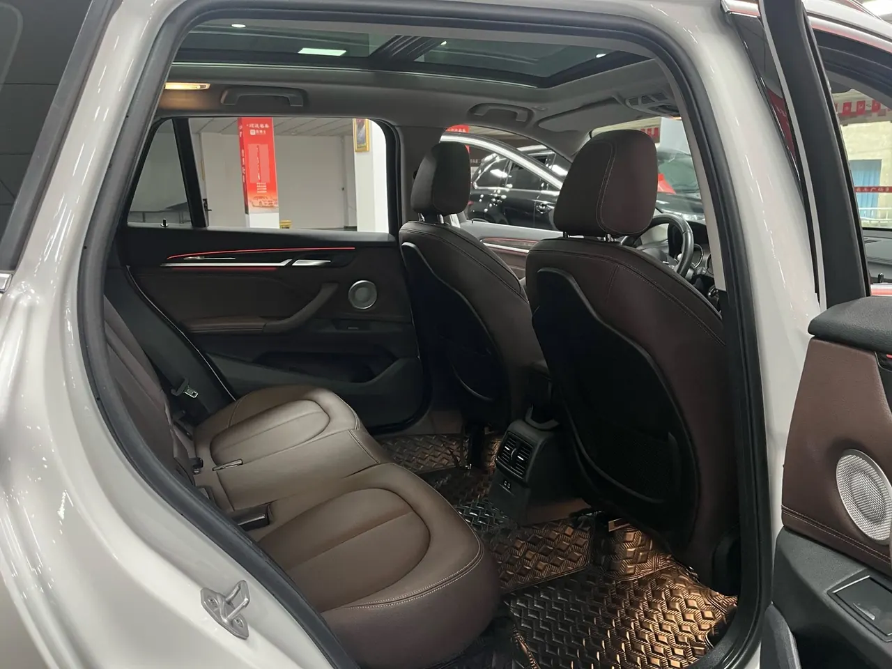 BMW 2021 X1 xDrive25Li 2.0T exclusive automatic gear 11