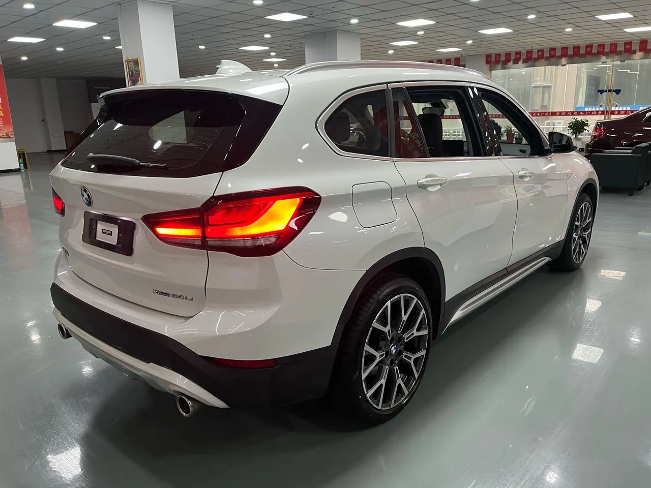 BMW 2021 X1 xDrive25Li 2.0T exclusive automatic gear 3