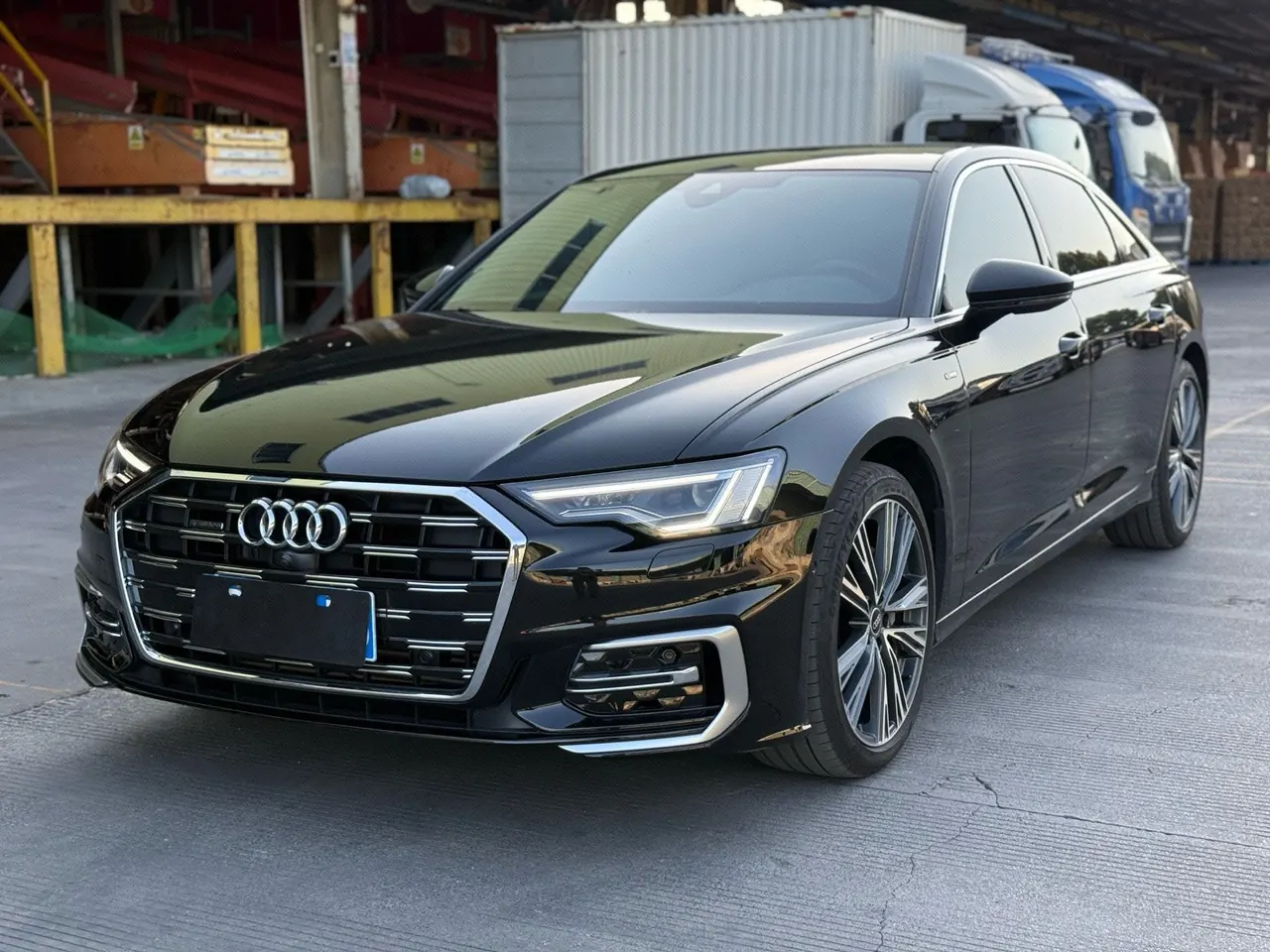 Открыть галерею: Audi 2024 A6L 2.0TFSI 45TFSI Quattro Selected Dynamic Automatic