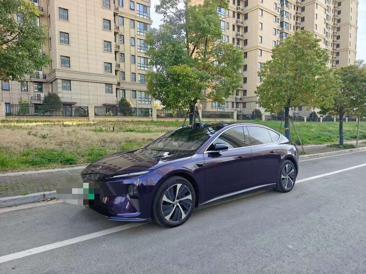 Open image lightbox: NIO 2024 ET5 75kWh automatic gear