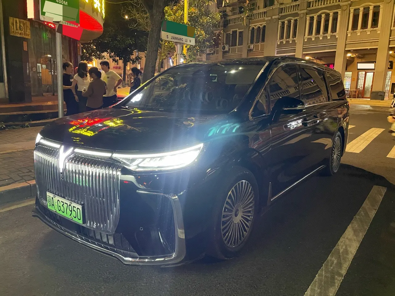 打开图片灯箱:Voyah 2025 Dreamers PHEV 1.5T Four-wheel Drive Excellence Dry Kun Edition Automatic Gear
