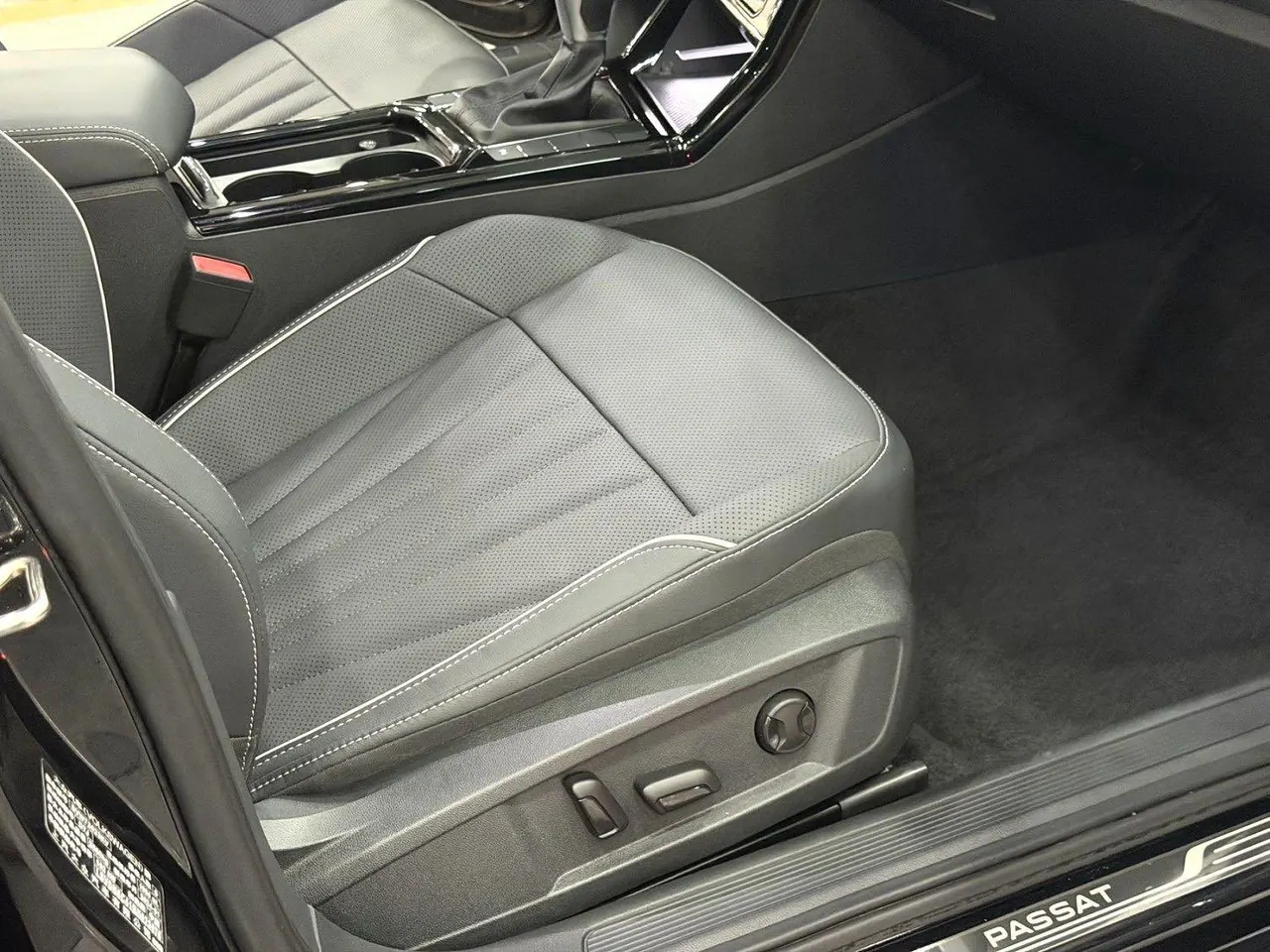 Volkswagen 2024 Passat 2.0TSI 380TSI Star Elite Edition Automatic 13